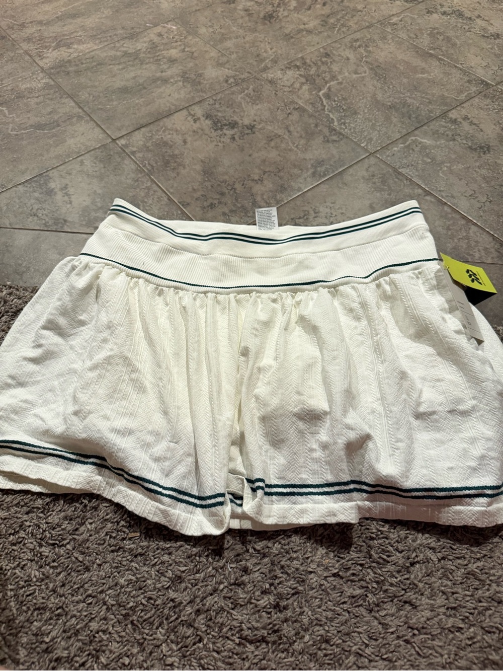 💜Women’s White Pleated knit Skort with Green Stripe